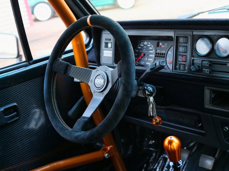Set Luisi Mirage Sportlenkrad Wildleder schwarz geschüsselt & Nabe Saab 9000 1985-1998 W6405